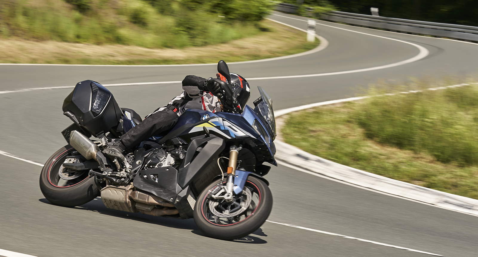 BMW S 1000 XR vs Suzuki GSX 1000 GX